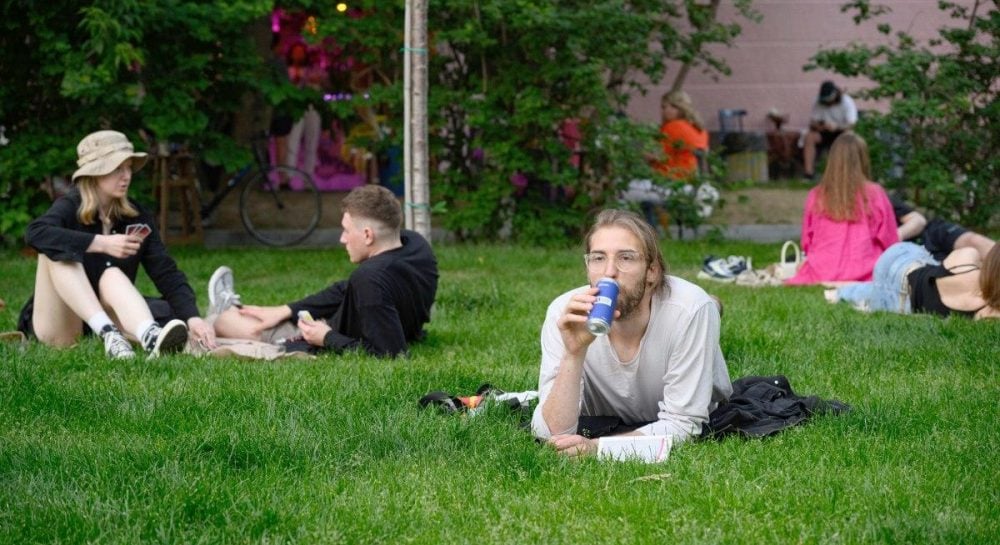 Учні та молодь добре володіють українською але дедалі рідше використовують її у повсякденному житті за даними МОН Учні та молодь добре володіють українською але дедалі рідше використовують її у повсякденному житті за даними МОН