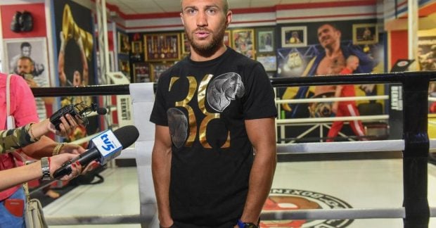 Ломаченко розповів чому припинив свою кар’єру не через травми Ломаченко розповів чому припинив свою кар'єру не через травми