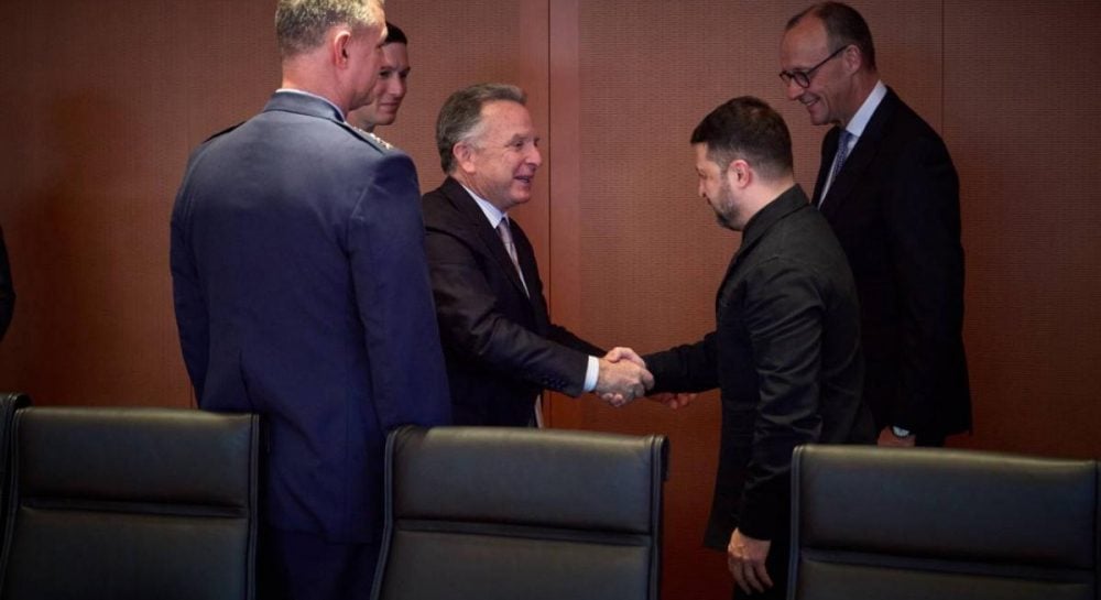 У Берліні розпочалася зустріч Зеленського з Уїткроффом та Кушнером фото У Берліні розпочалася зустріч Зеленського з Уїткроффом та Кушнером фото