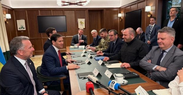 Україна відповіла Трампу на мирний план під тиском заступаючи крок за кроком за версією Axios Україна відповіла Трампу на мирний план під тиском заступаючи крок за кроком за версією Axios