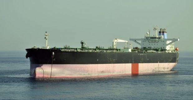 Танкери зі списку санкцій США біля берегів Венесуели підняли російський прапор за даними NYT Танкери зі списку санкцій США біля берегів Венесуели підняли російський прапор за даними NYT