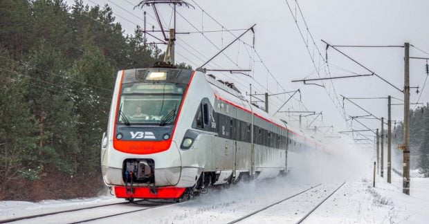 Затримки понад 8 годин Укрзалізниця повідомляє про зміни в русі десятків потягів Затримки понад 8 годин Укрзалізниця повідомляє про зміни в русі десятків потягів