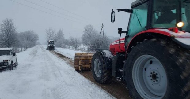Обмеження руху транспорту через заметіль на дорогах України де найгірша ситуація Обмеження руху транспорту через заметіль на дорогах України де найгірша ситуація