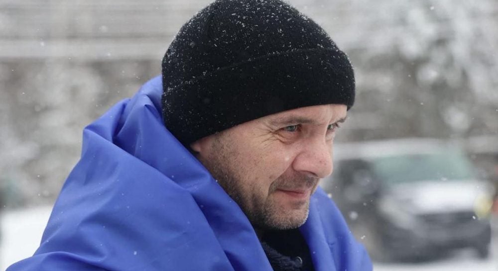 Боєць, який три роки вважався загиблим і навіть був похований, повернувся з російського полону Боєць, який три роки вважався загиблим і навіть був похований, повернувся з російського полону