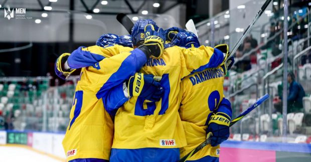 Україна вперше за два десятиліття потрапила до вищого дивізіону чемпіонату світу з хокею Україна вперше за два десятиліття потрапила до вищого дивізіону чемпіонату світу з хокею